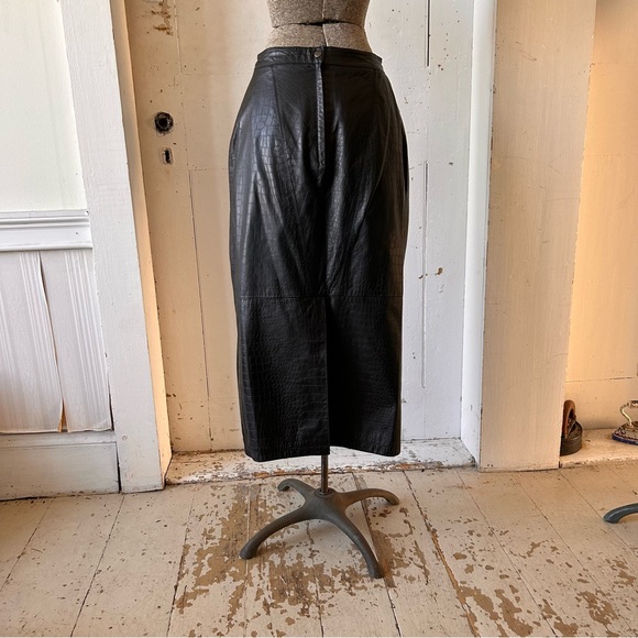 'toffs Black Leather Crocodile Imprint Midi Pencil Skirt - Picture 3 of 9
